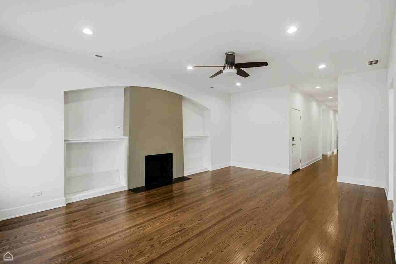6914 N Sheridan Rd #1 - Photo 4 of 38