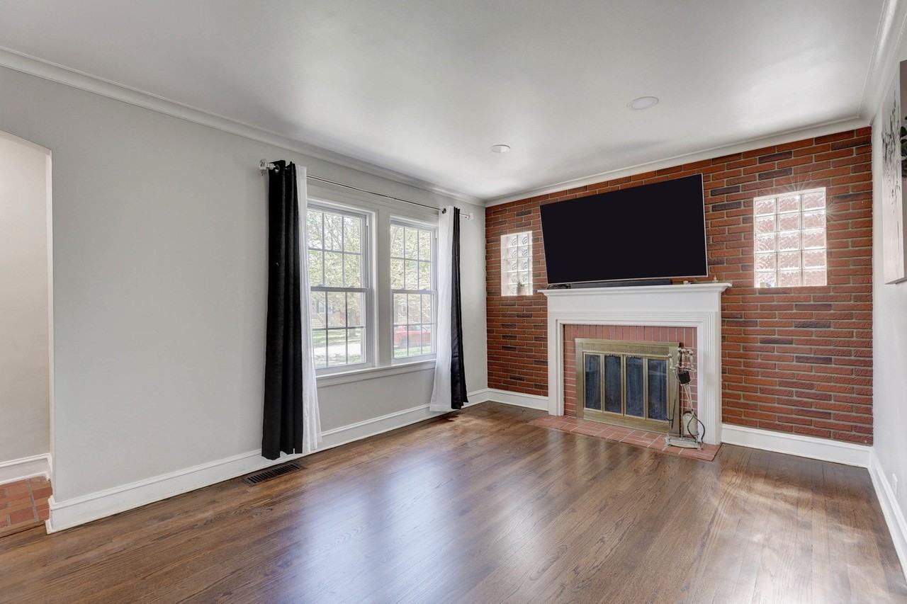 1644 N 73rd Ct - Photo 5 of 43