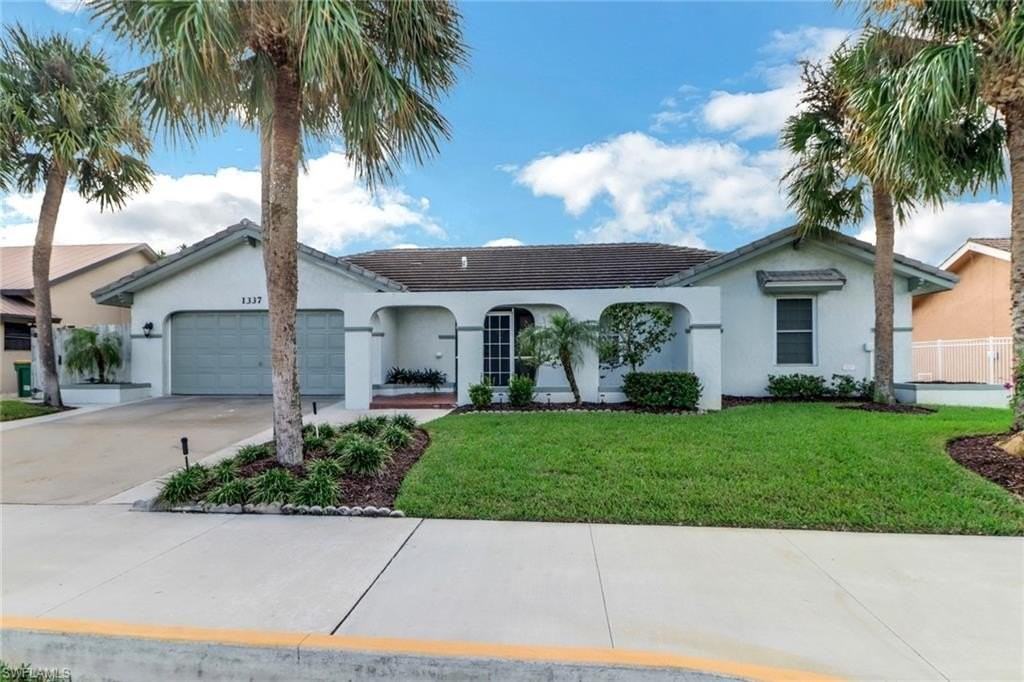 1337 N Collier Blvd - Photo 4 of 24