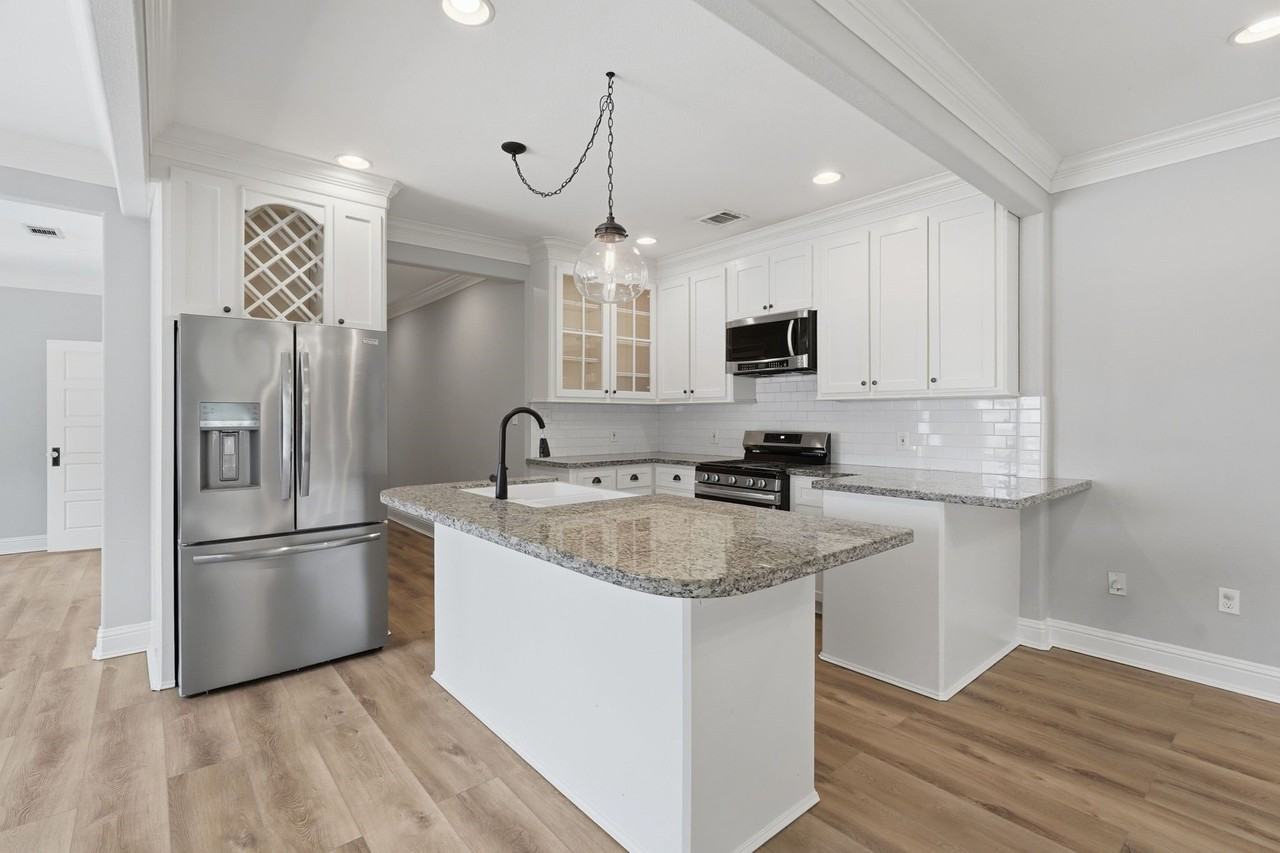512 Enid St - Photo 4 of 39