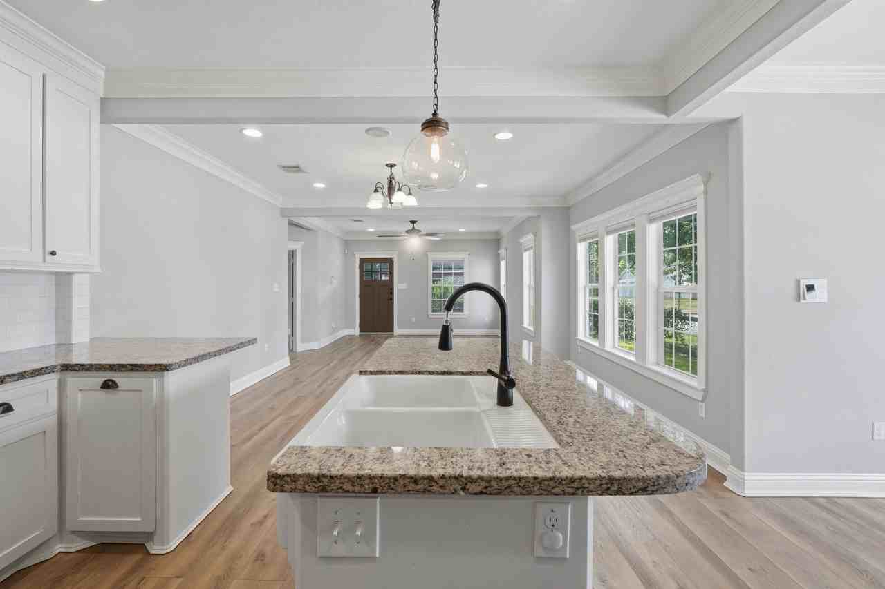 512 Enid St - Photo 5 of 39