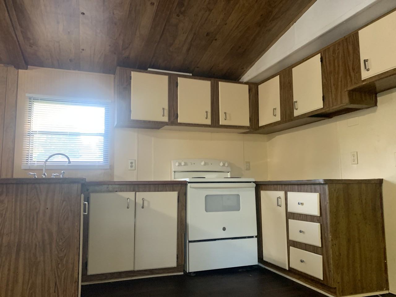 1711 Roscoe Howey Rd #1 - Photo 5 of 9