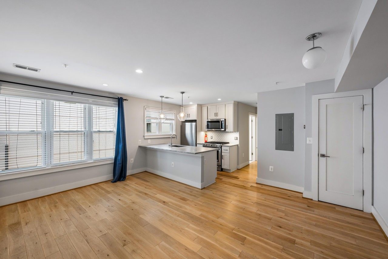 1516 K St Se #3B - Photo 2 of 12
