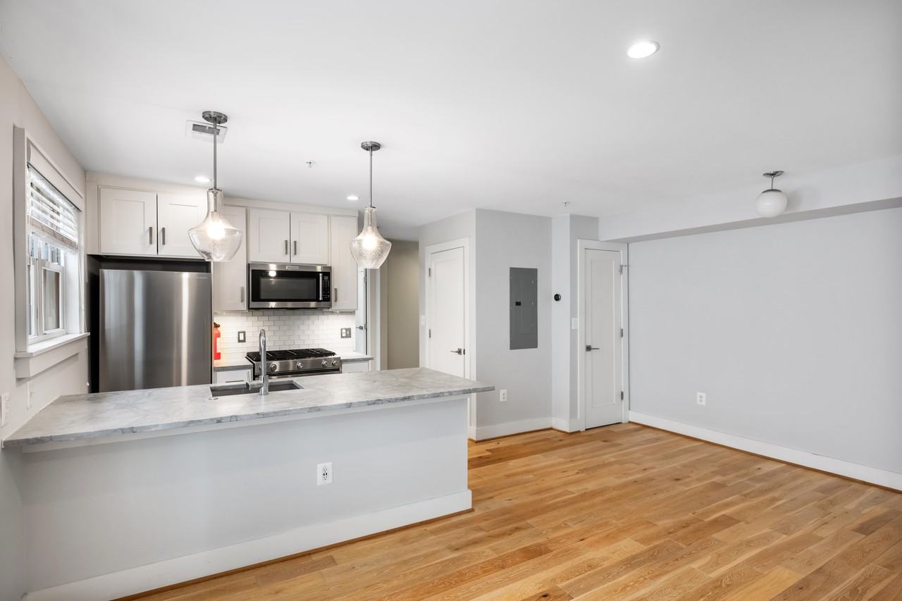1516 K St Se #3B - Photo 5 of 12