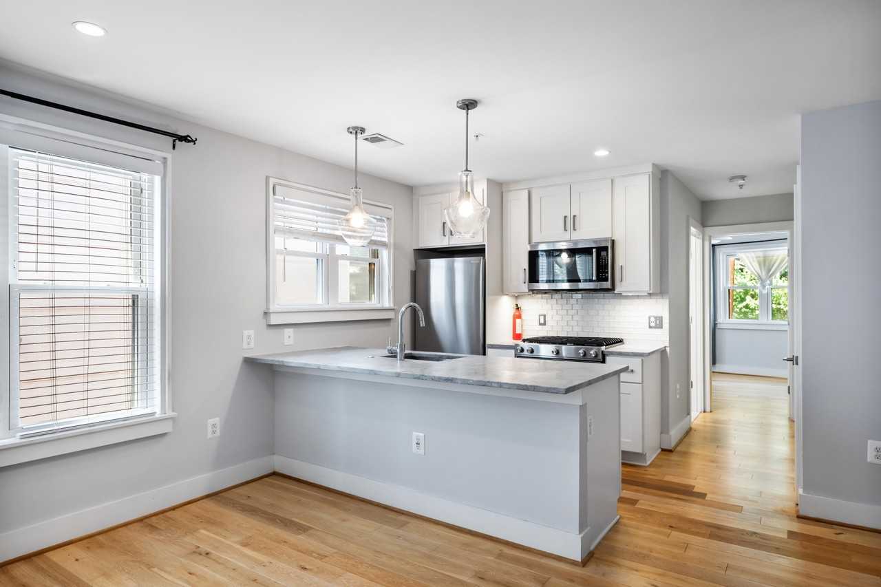 1516 K St Se #3B - Photo 6 of 12