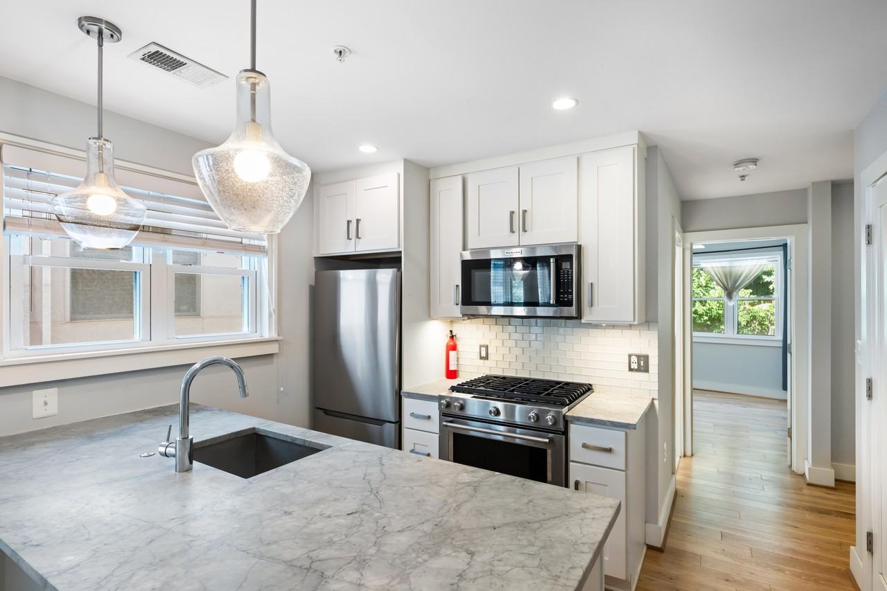 1516 K St Se #3B - Photo 7 of 12