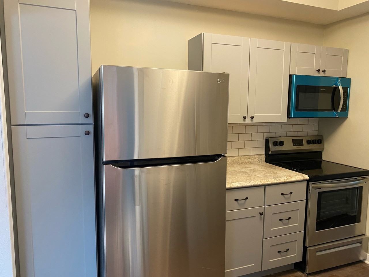 985 28th St #1 - Photo 4 of 13