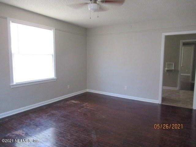 539 W 23rd St #4 - Photo 6 of 14
