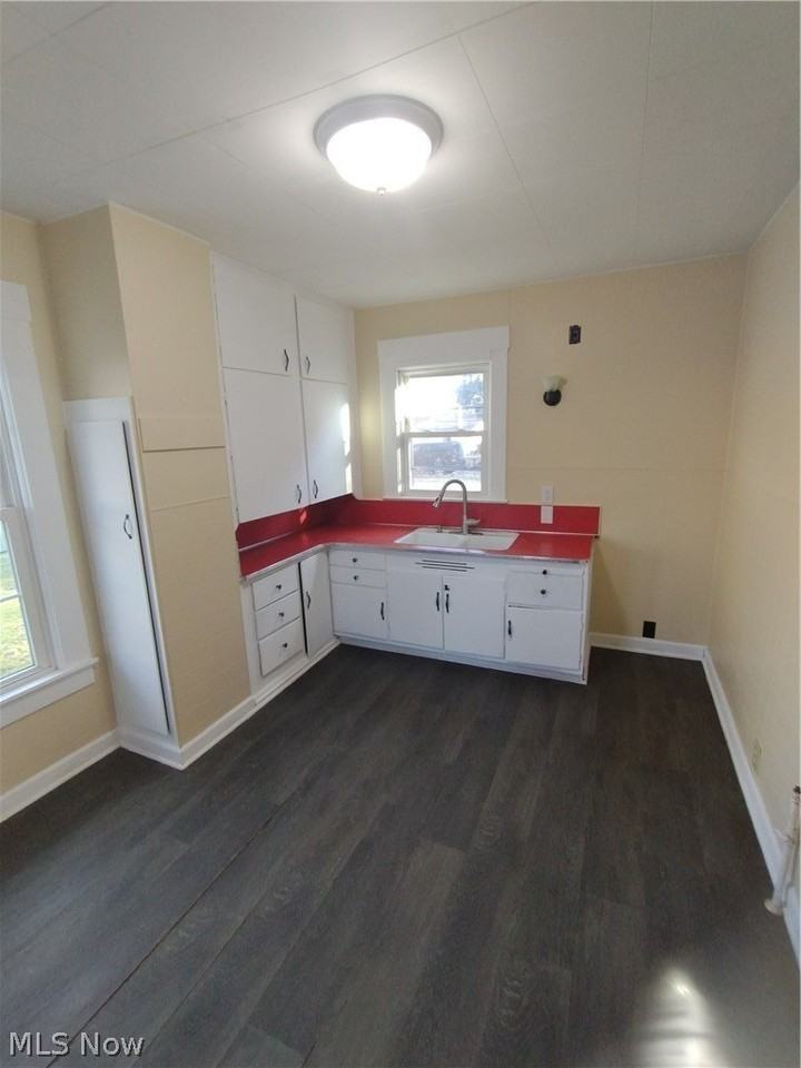 329 Charles Ave Se - Photo 3 of 19