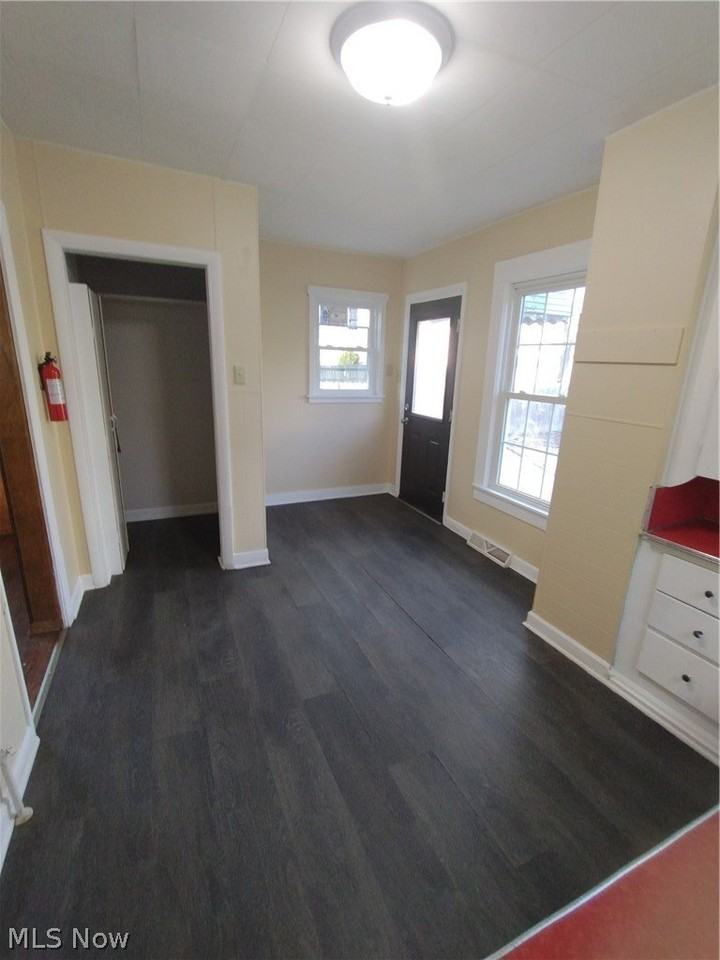 329 Charles Ave Se - Photo 4 of 19