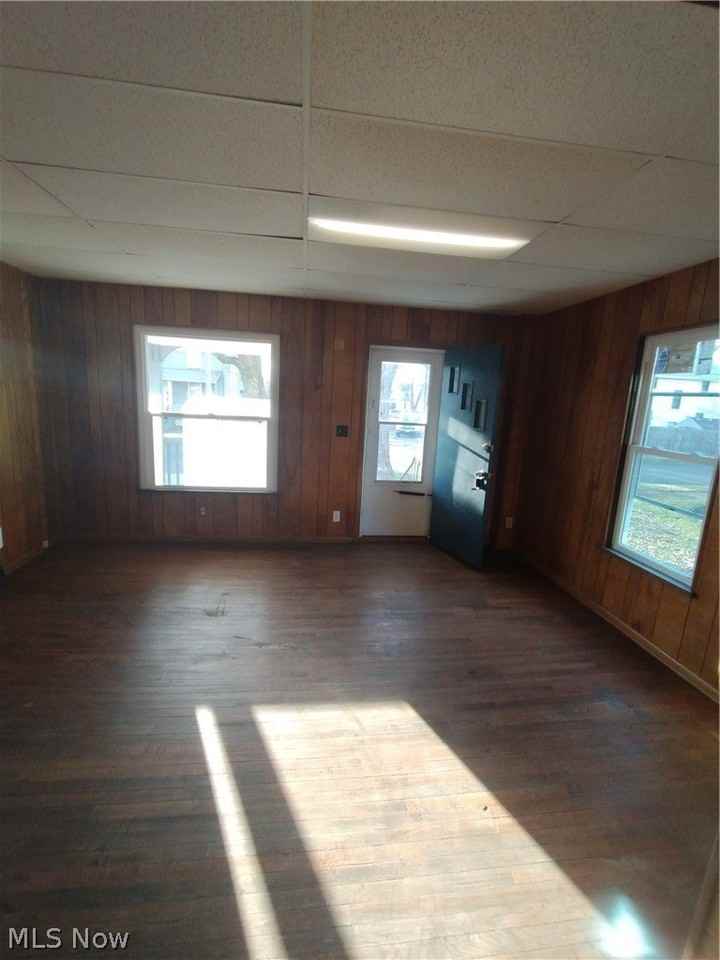 329 Charles Ave Se - Photo 6 of 19