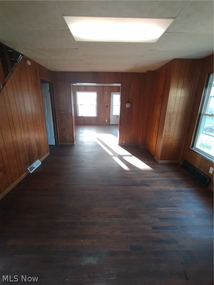 329 Charles Ave Se - Photo 7 of 19
