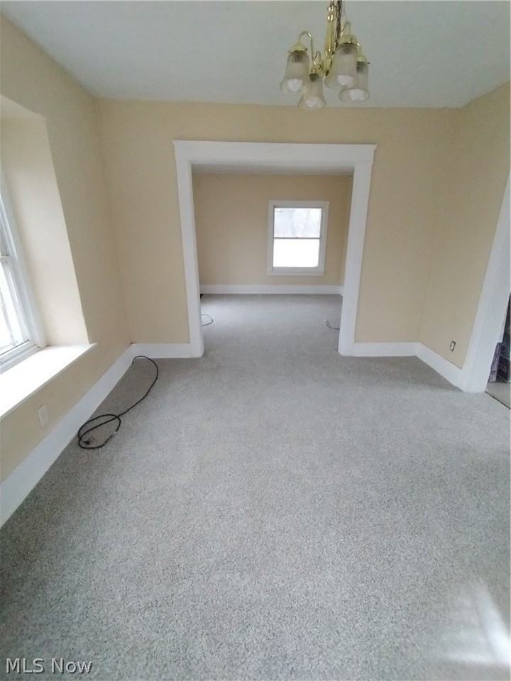 660 4th St Sw - Photo 3 of 11