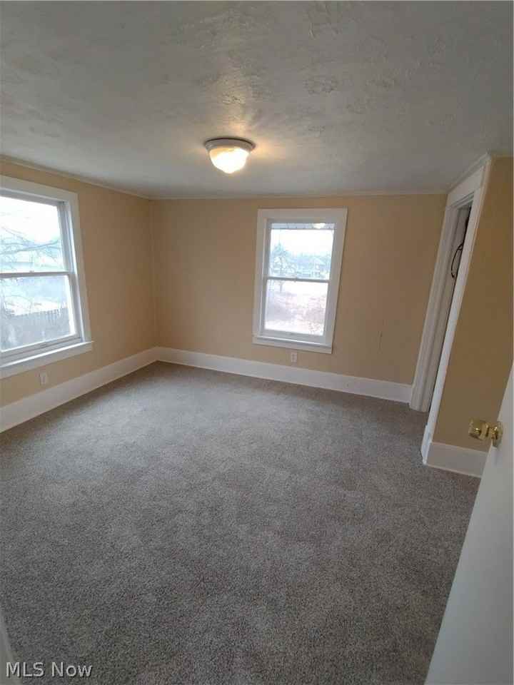 660 4th St Sw - Photo 7 of 11