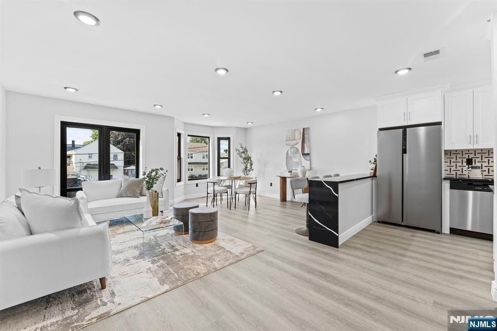 51 Bedford Ave #2B - Photo 2 of 17