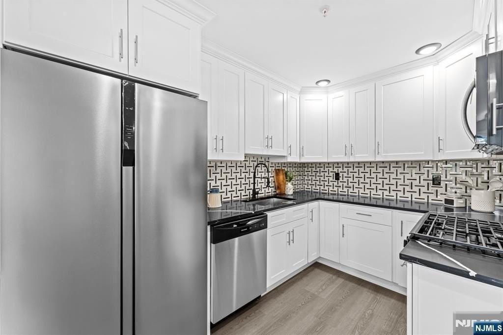 51 Bedford Ave #2B - Photo 6 of 17
