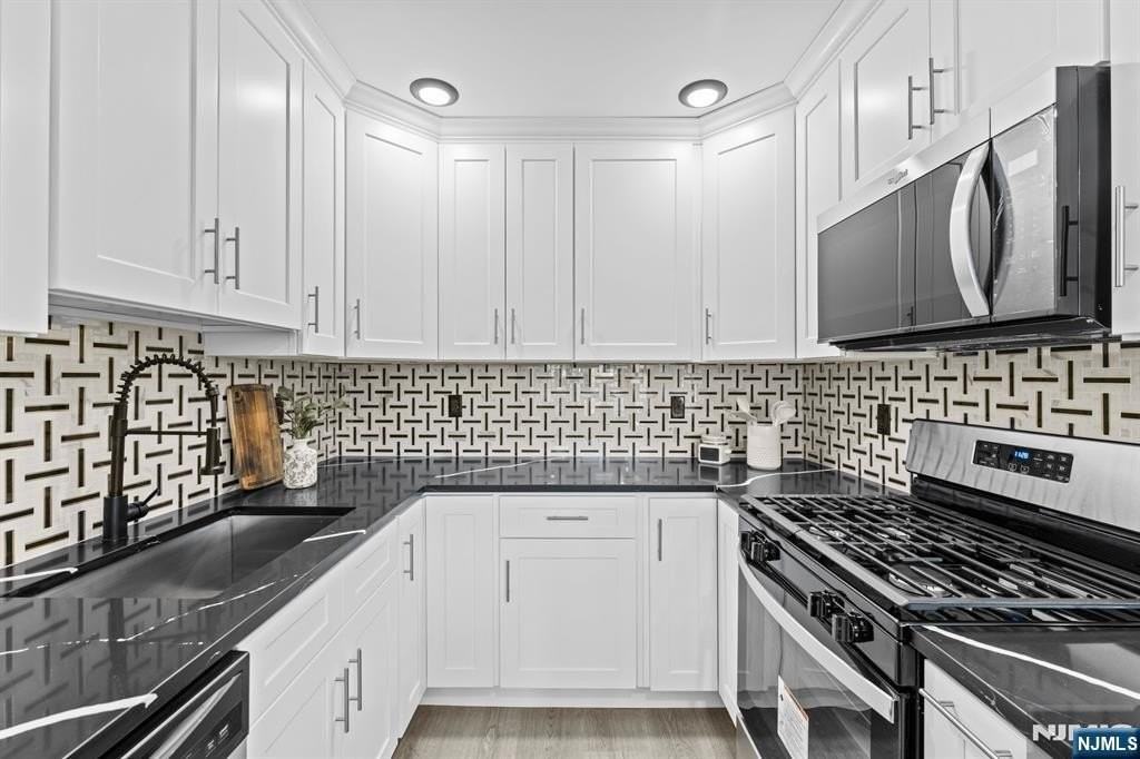51 Bedford Ave #2B - Photo 7 of 17