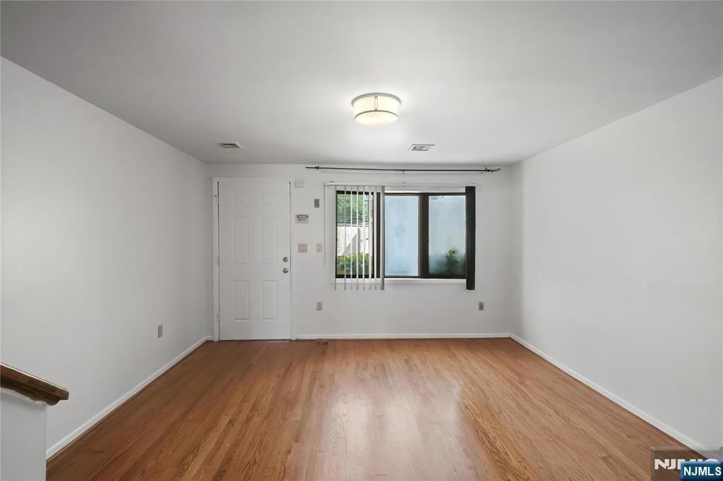 626 Chancellor Ave - Photo 3 of 13