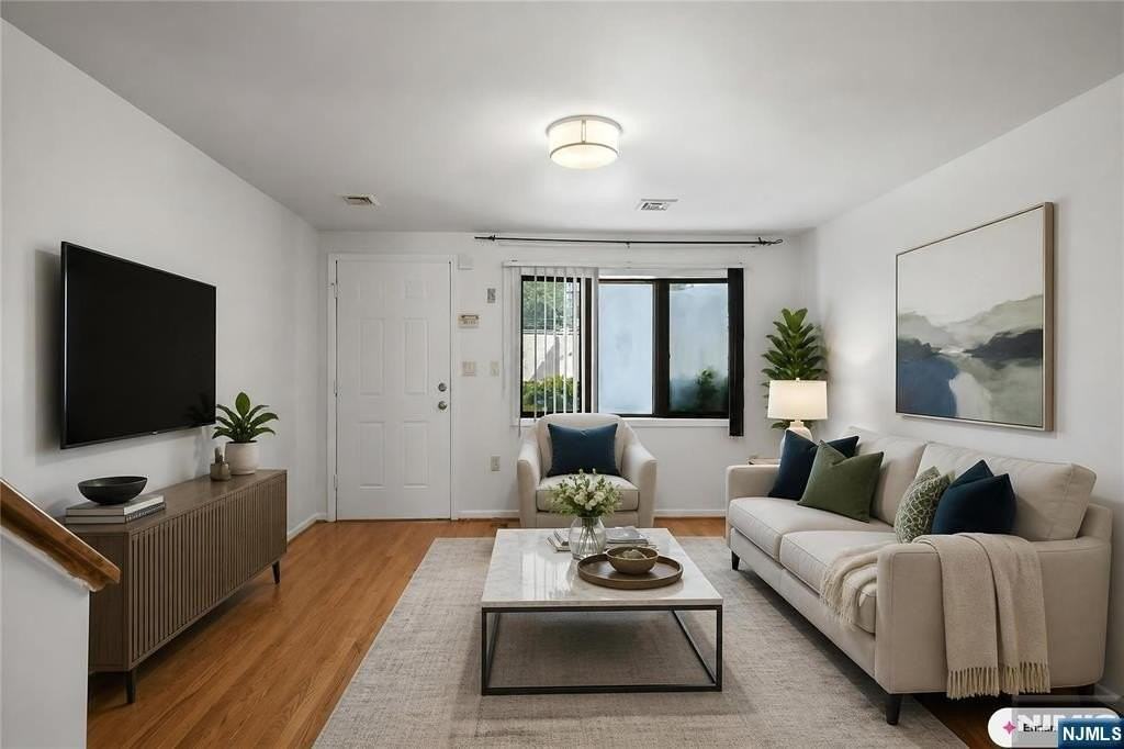 626 Chancellor Ave - Photo 4 of 13