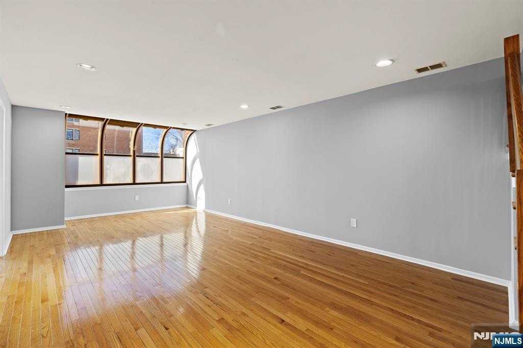 319 Gorge Rd #6 - Photo 3 of 24