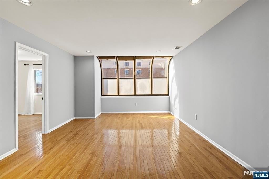 319 Gorge Rd #6 - Photo 5 of 24