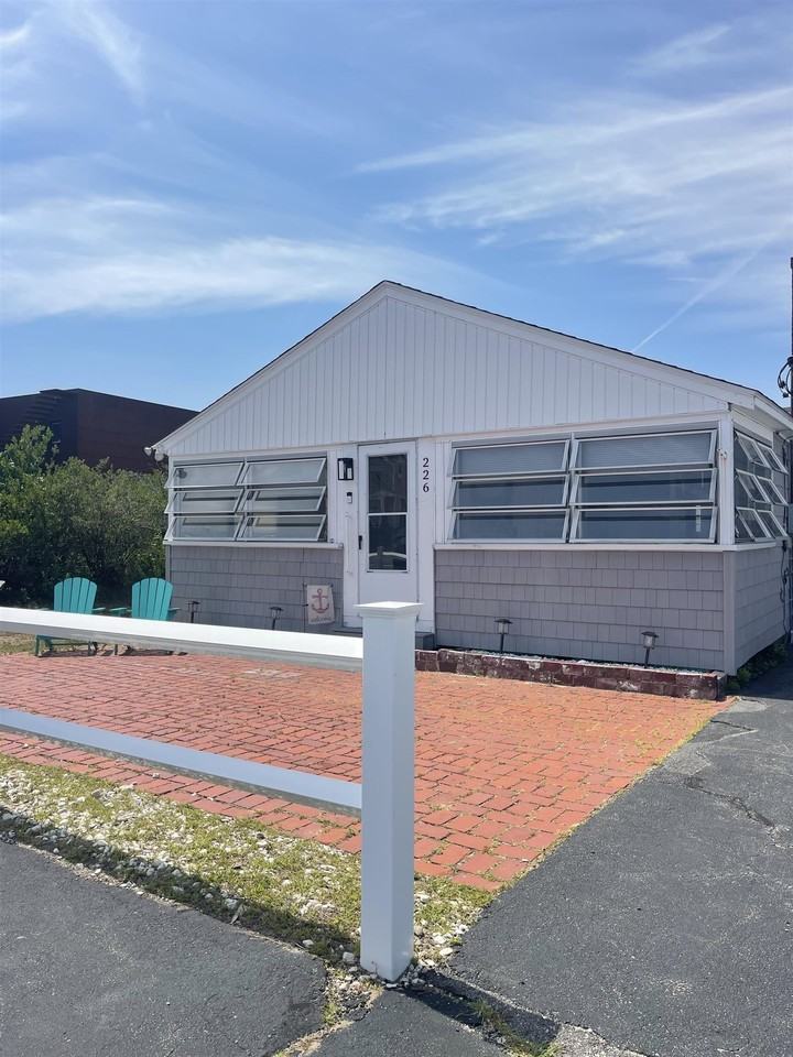 226 Ocean Blvd - Photo 2 of 24