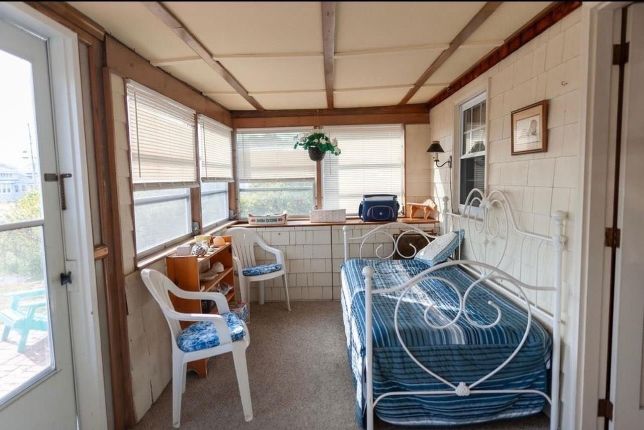 226 Ocean Blvd - Photo 4 of 24