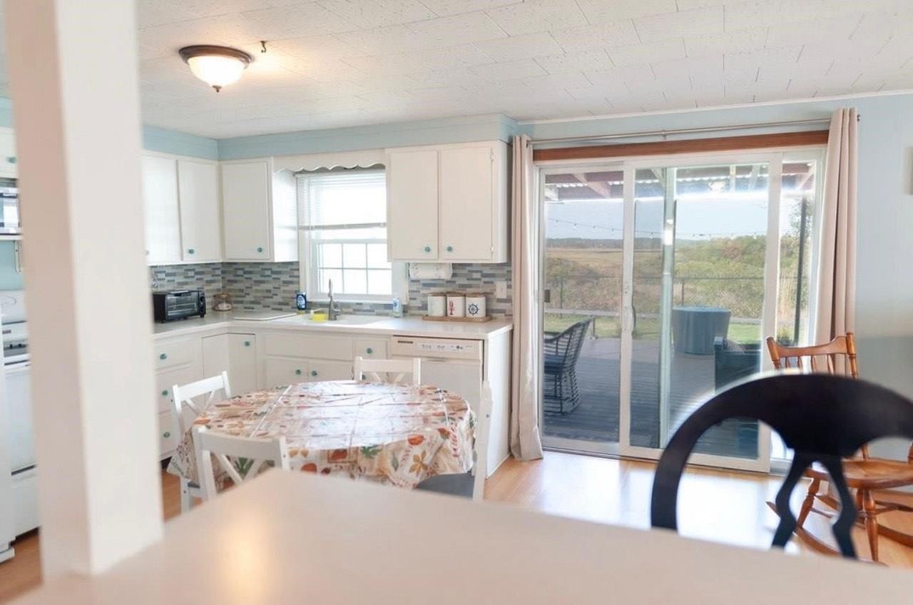 226 Ocean Blvd - Photo 6 of 24