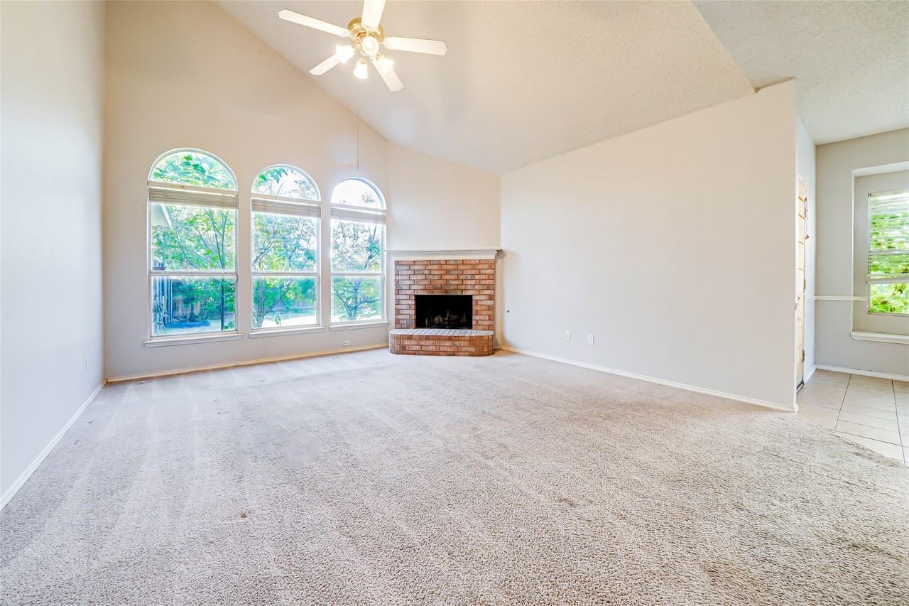 5008 Vineyard Ln - Photo 3 of 21
