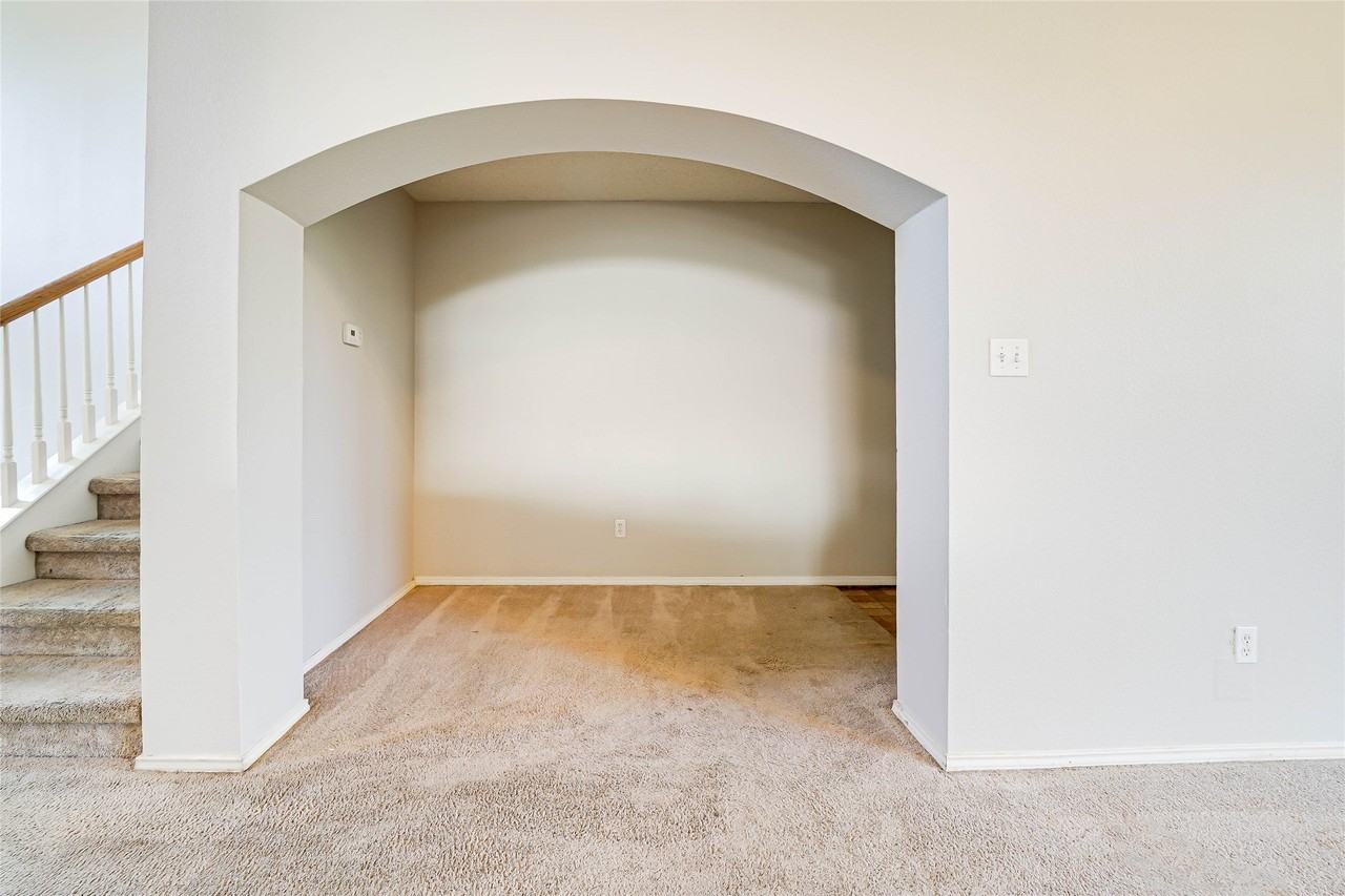 5008 Vineyard Ln - Photo 6 of 21
