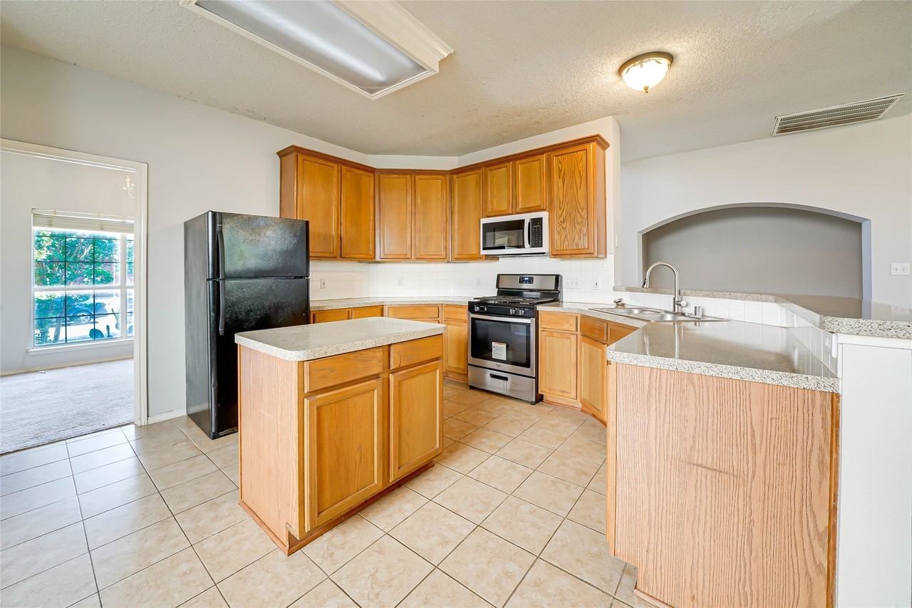 5008 Vineyard Ln - Photo 7 of 21