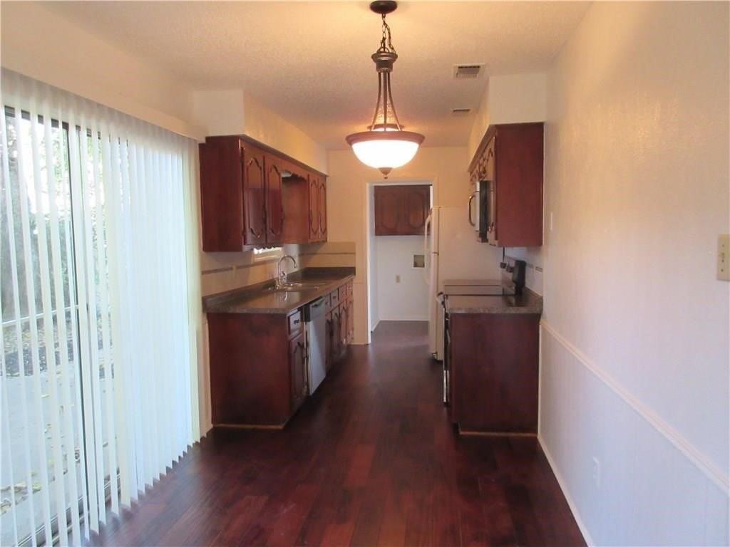 113 Shadybrook Dr - Photo 2 of 9