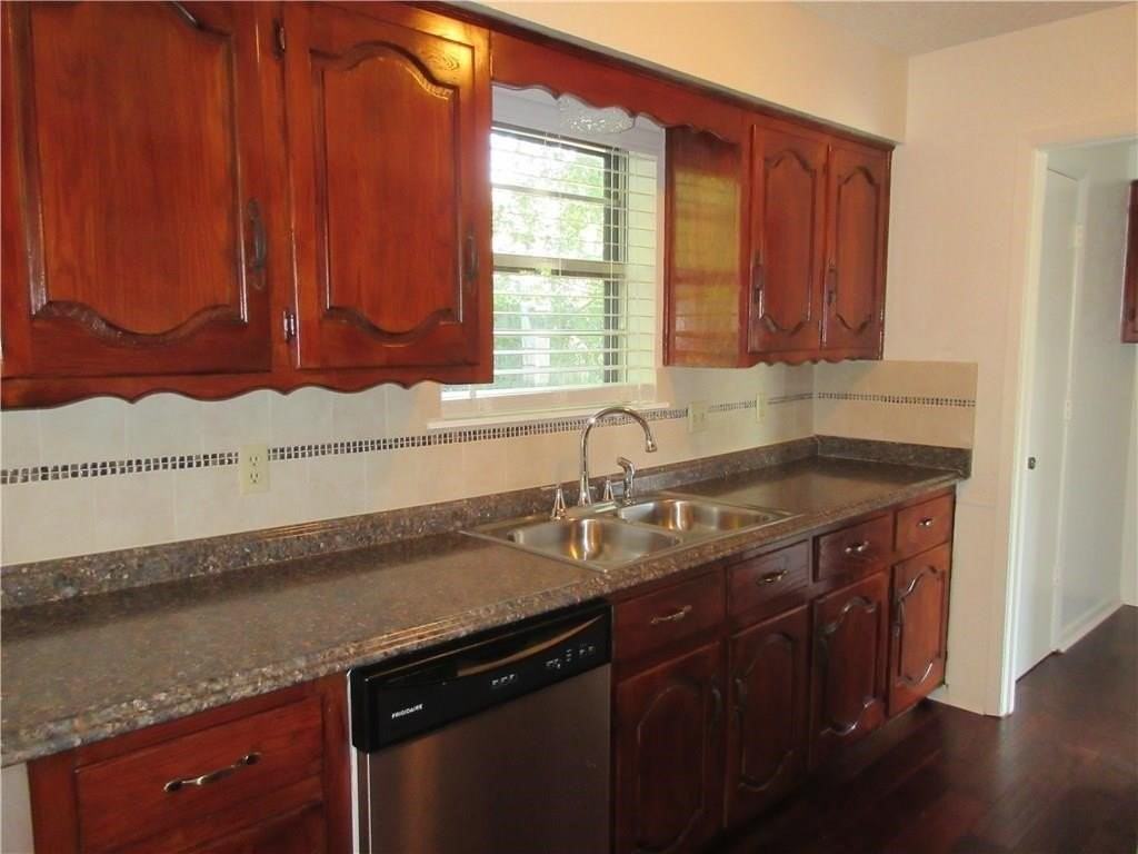 113 Shadybrook Dr - Photo 4 of 9