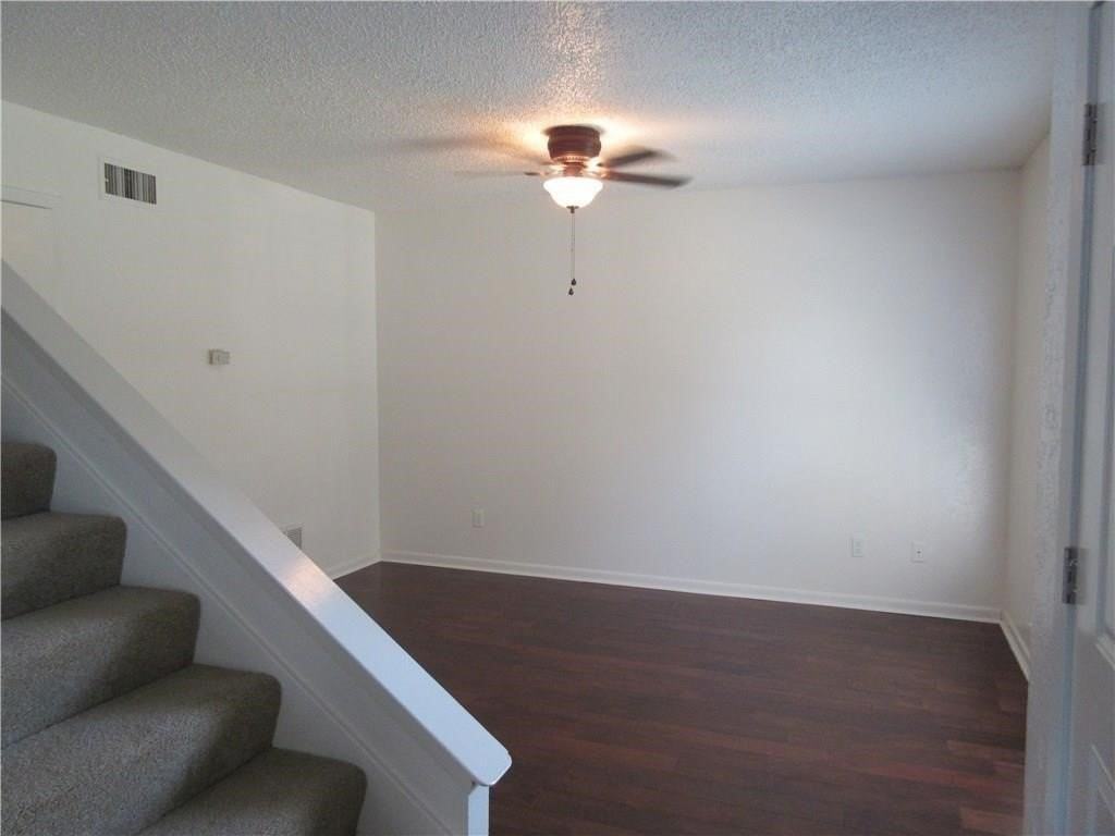 113 Shadybrook Dr - Photo 5 of 9