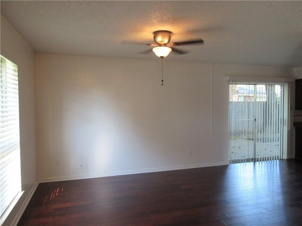 113 Shadybrook Dr - Photo 6 of 9