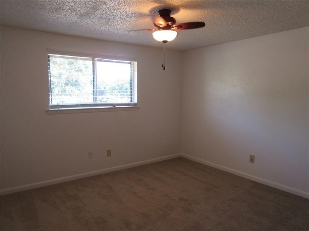 113 Shadybrook Dr - Photo 7 of 9