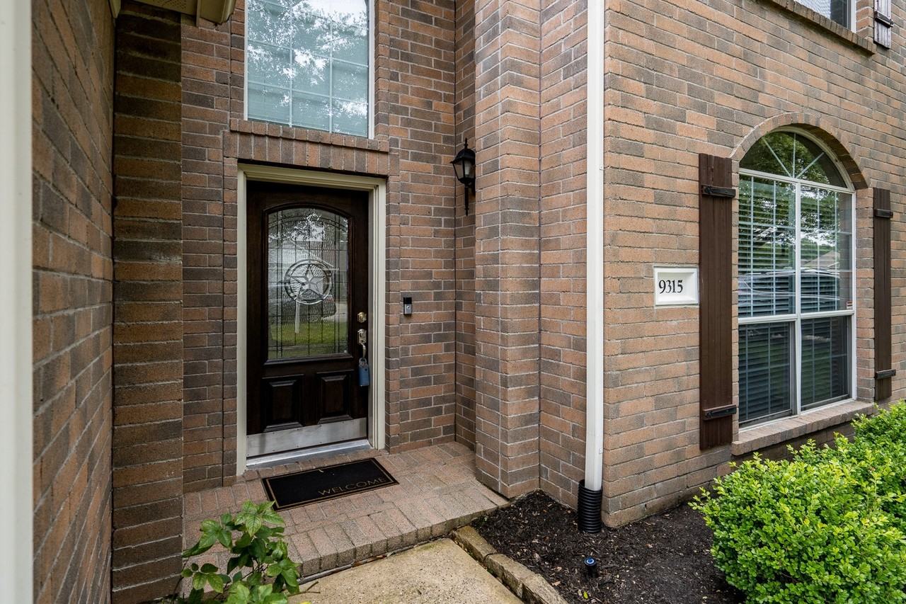 9315 Hidden Ct - Photo 4 of 32