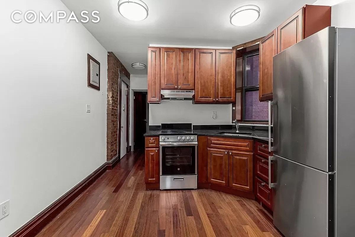 1392 Madison Ave #16 - Photo 2 of 5