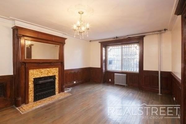 928 Saint Marks Ave #1 - Photo 3 of 11
