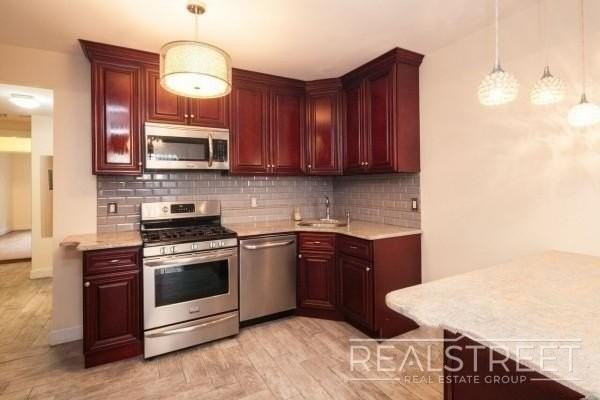928 Saint Marks Ave #1 - Photo 4 of 11