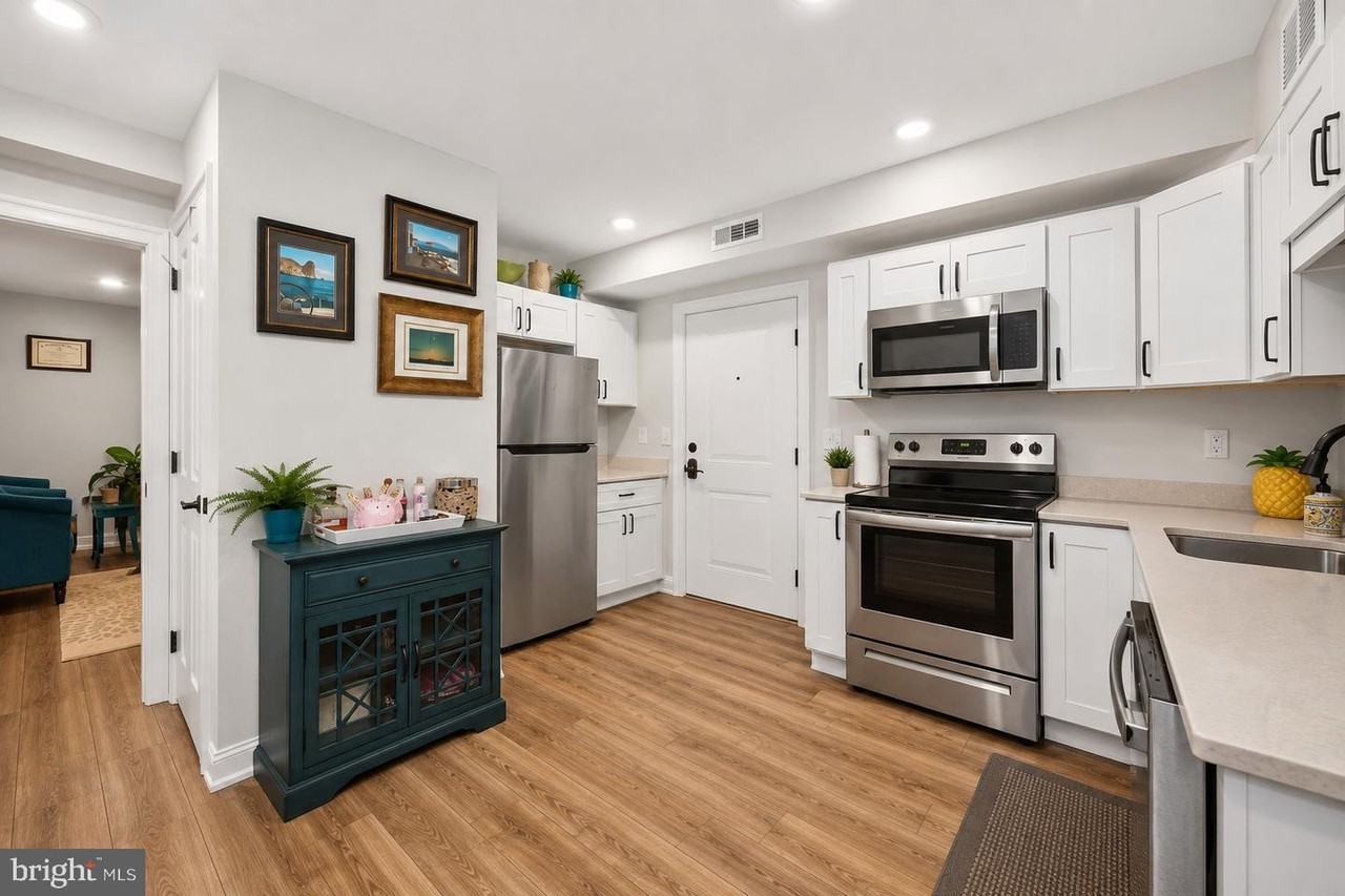 241 Bridge St - Photo 3 of 17