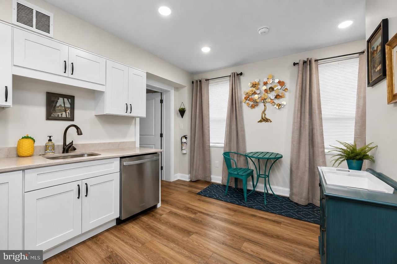 241 Bridge St - Photo 5 of 17