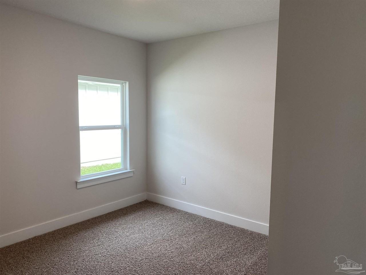 5786 Danbury Blvd - Photo 5 of 17