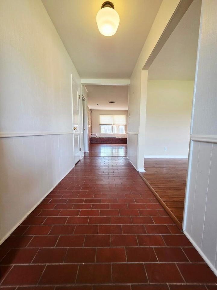 3205 Seaboard Ave - Photo 2 of 20