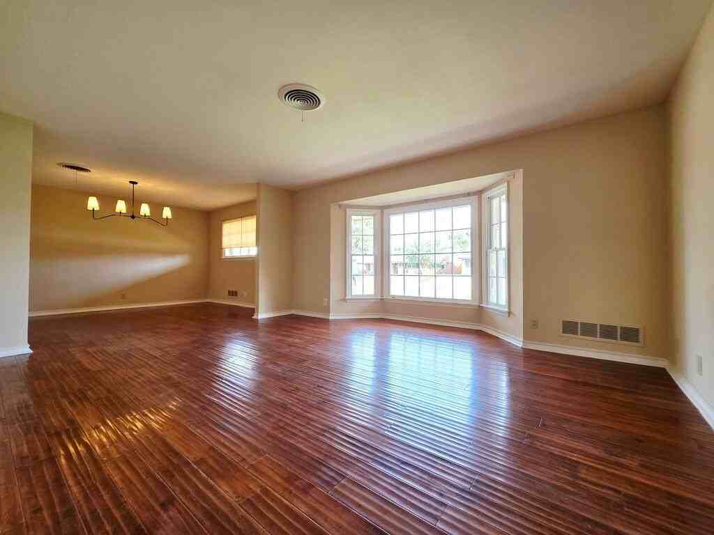 3205 Seaboard Ave - Photo 3 of 20