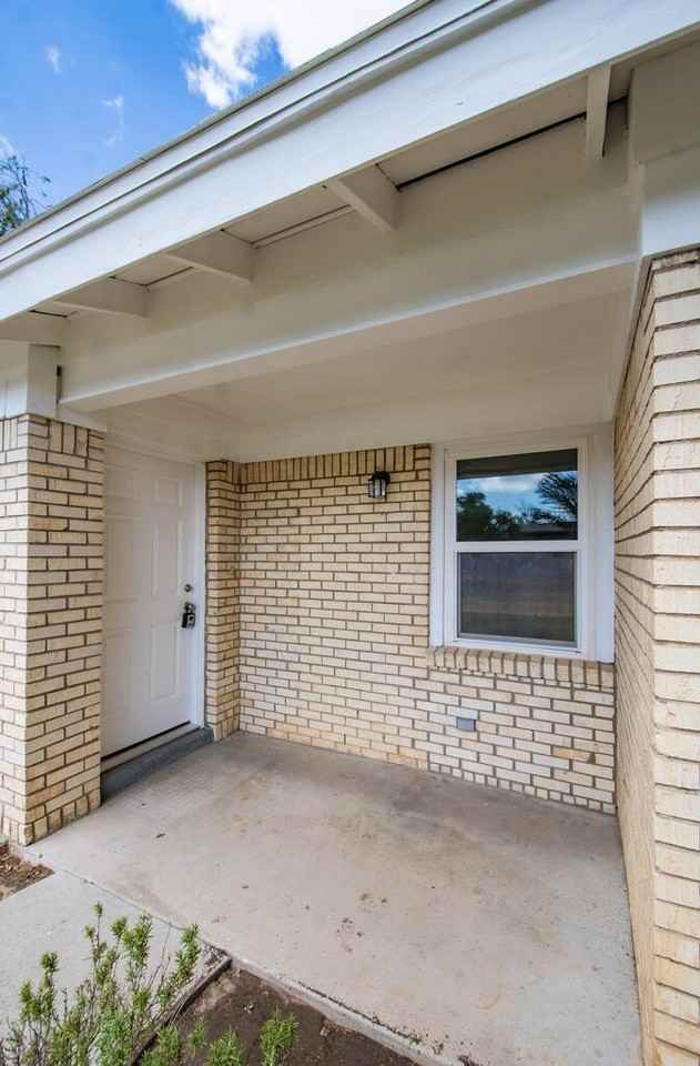 2612 N A St - Photo 7 of 44