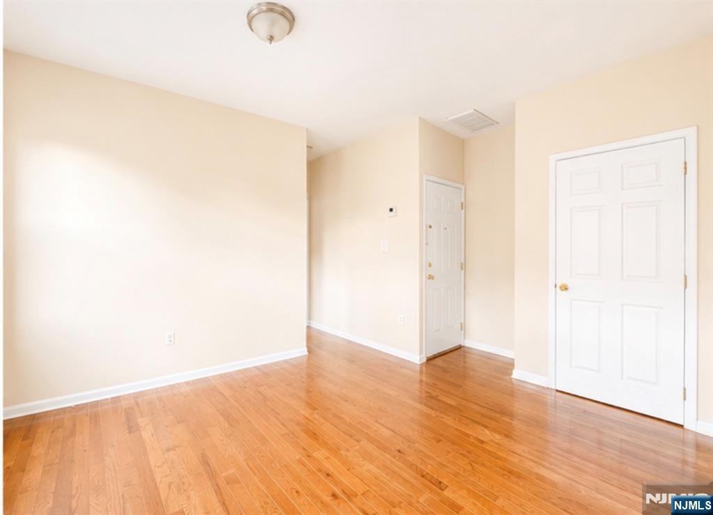 148 Wilson Ave - Photo 3 of 12