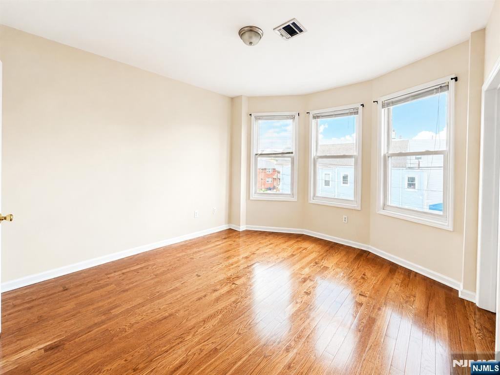 148 Wilson Ave - Photo 4 of 12