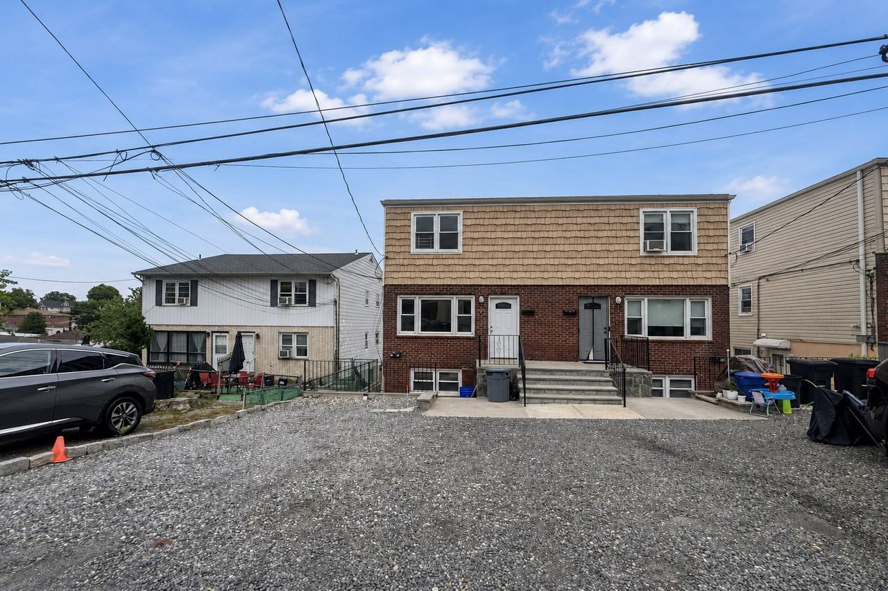 54 Farquhar Ave Apt 1 - Photo 2 of 15