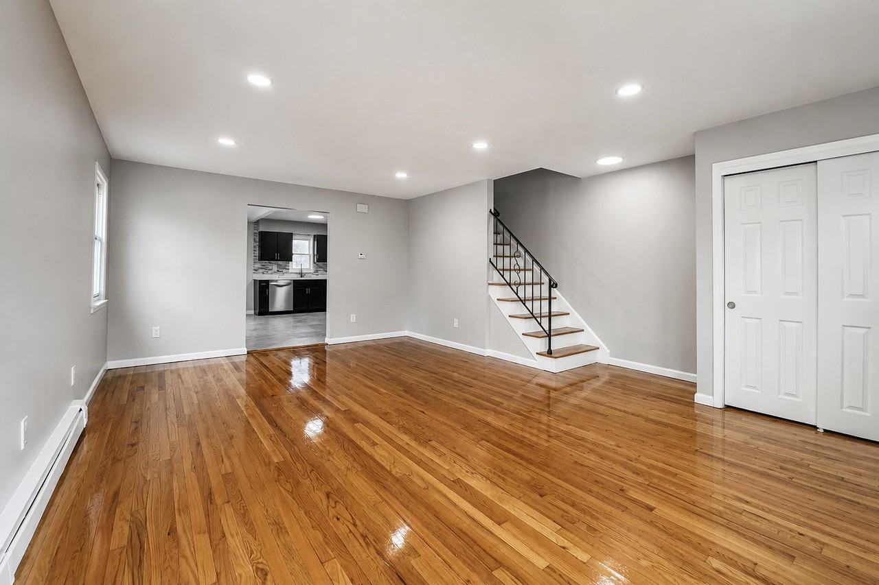 54 Farquhar Ave Apt 1 - Photo 3 of 15